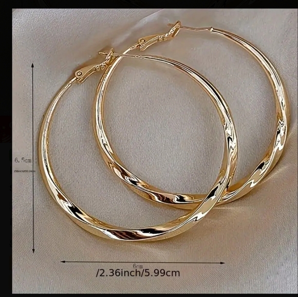 Macy's 18 Karat Gold -plated Hoop Earrings - Picture 3 of 3